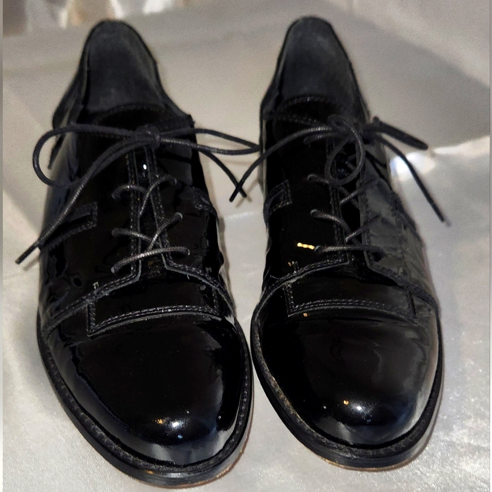 STUART WEITZMAN BLK PATENT LEATHER LOAFERS WITH SIDE CUTOUT SIZE 7 - Picture 5 of 12
